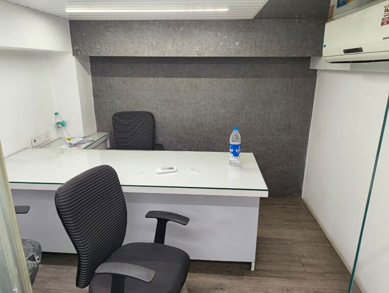 Team Area, om-heera-panna-mall Commercial Office Space 150 Sq.Ft. In Andheri West Mumbai 10108010