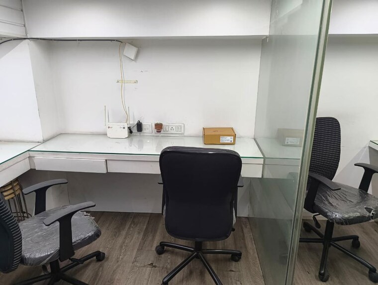 Team Area, om-heera-panna-mall Commercial Office Space 150 Sq.Ft. In Andheri West Mumbai 10108010