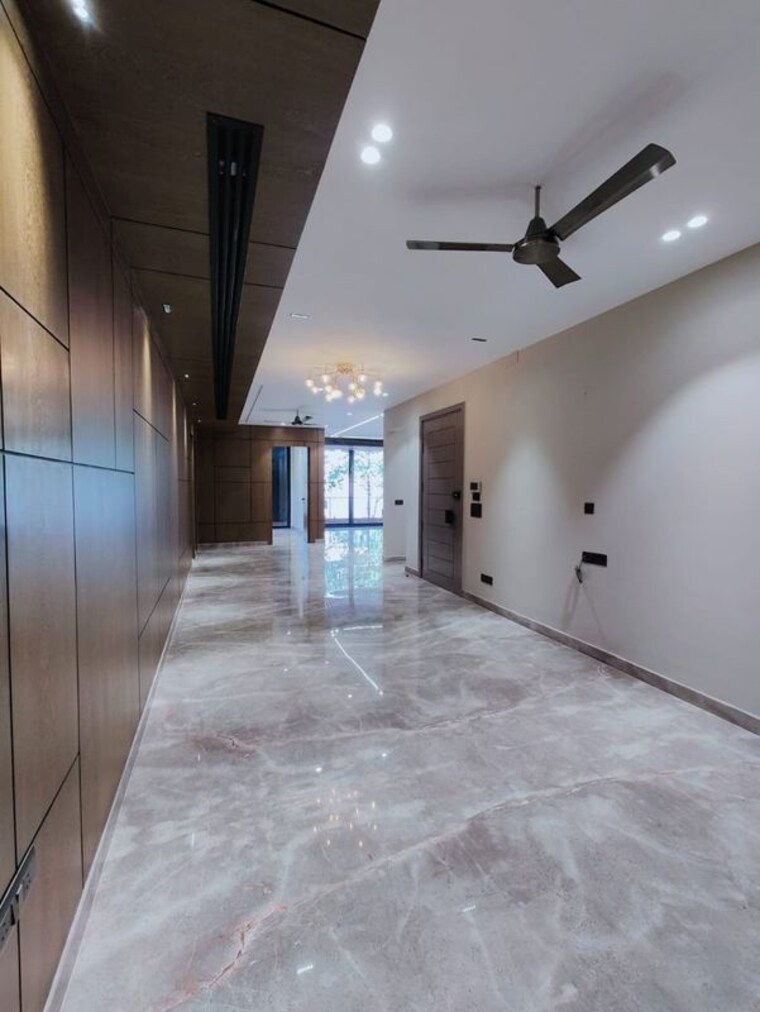 Room, parklands 3 Bedroom 209 Sq.Yd. Builder Floor In Sector 85 Faridabad 10108093