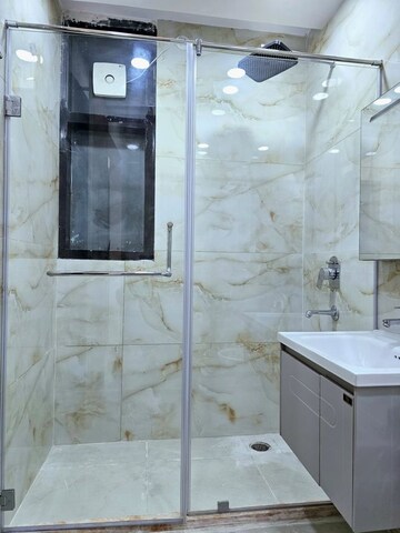 Bathroom in 1 BHK Builder Floor at Sector 23 – for Rent