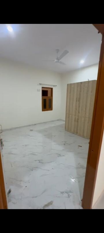 Room in 2 BHK Builder Floor at Sector 81 – for Rent