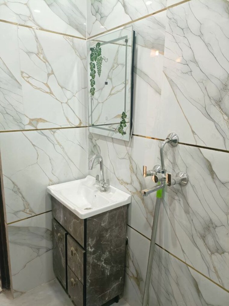 Bathroom, indrapuram 2 Bedroom 950 Sq.Ft. Builder Floor In Indrapuram Ghaziabad 10108484