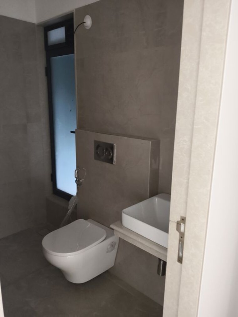 Bathroom, vile parle west 3 Bedroom 1100 Sq.Ft. Apartment In Vile Parle West Mumbai 10108519
