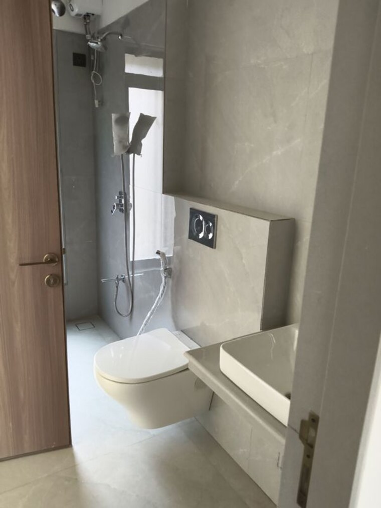 Bathroom, vile parle west 3 Bedroom 1100 Sq.Ft. Apartment In Vile Parle West Mumbai 10108519