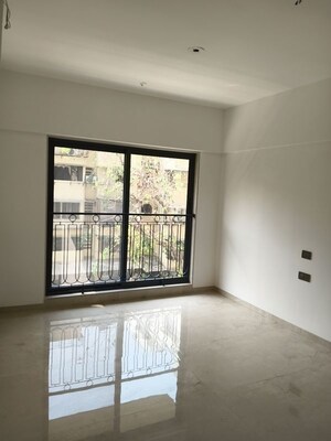 Room in 3 BHK Apartment at Vile Parle West – for Rent