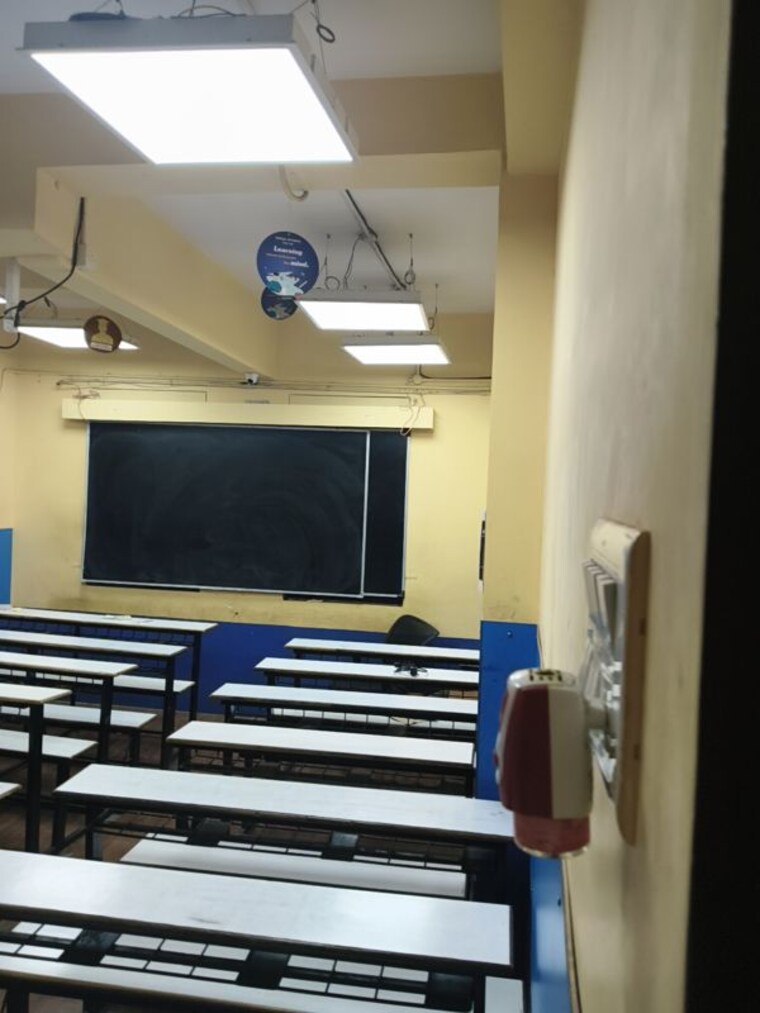 Team Area, vile parle west Commercial Office Space 500 Sq.Ft. In Vile Parle West Mumbai 10108559