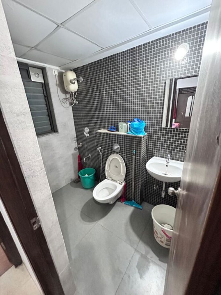 Bathroom, lodha-lakeshore-greens 1.5 Bedroom 868 Sq.Ft. Apartment In Dombivli East Thane 10108526