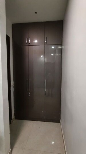 Building Lobby in 3 BHK Builder Floor at Saurabh Niwas, Sector 40 – for Rent