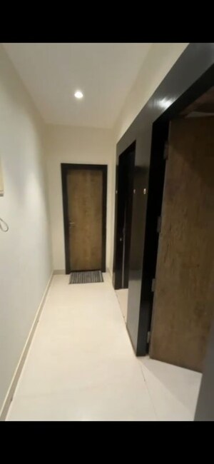 Room in 2.5 BHK Apartment at Whispering Heights, Malad West – for Rent