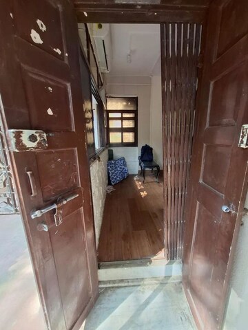 Furnished Amenities in 1 BHK Apartment at Vinay CHS, Mahim West – for Rent