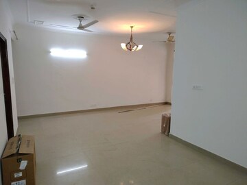 Room in 3 BHK Apartment at Parsvnath Prestige, Sector 93a – for Rent