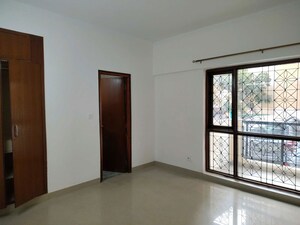 Room in 3 BHK Apartment at Parsvnath Prestige, Sector 93a – for Rent