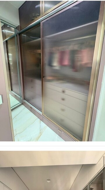 Room in 3 BHK Apartment at Transcon Triumph Tower, Andheri West – for Sale