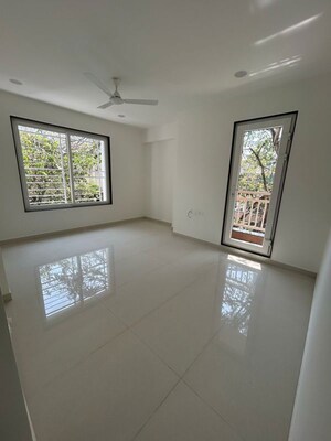 Room in 3 BHK Apartment at Shreepad Guruvaibhav CHS, Kothrud – for Sale