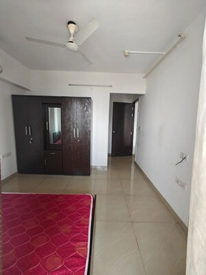 Room in 3 BHK Apartment at Amanora Future Towers, Hadapsar – for Sale