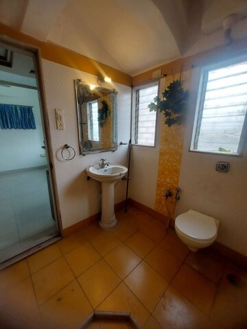 Attached Bathroom in 1 BHK Apartment at Andheri West – for Rent