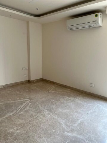 Room in 3 BHK Builder Floor at Defence Colony – for Rent