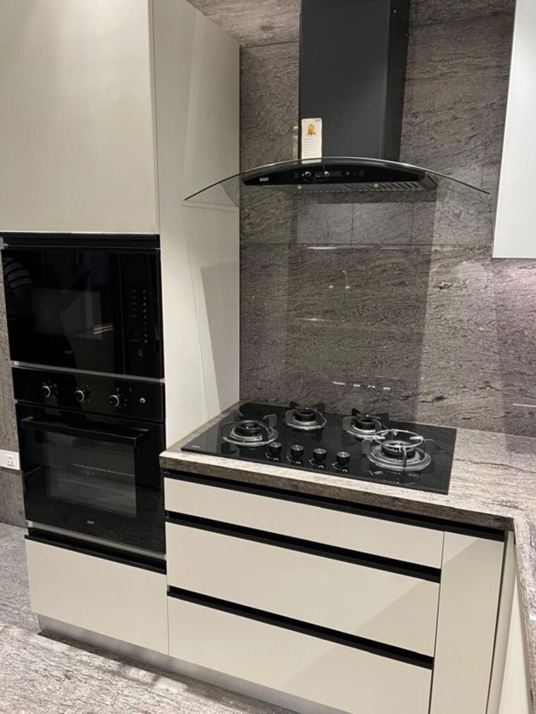 Kitchen, defence colony 3 Bedroom 350 Sq.Yd. Builder Floor In Defence Colony Delhi 10109110