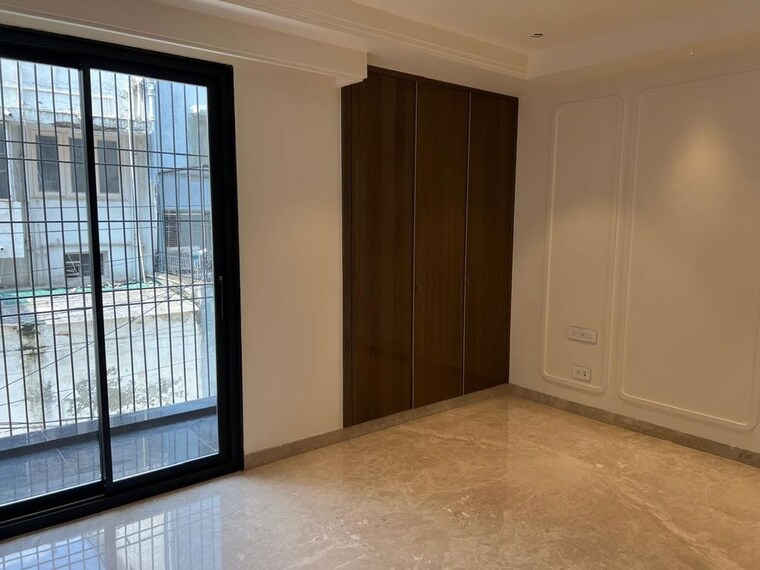 Room, defence colony 3 Bedroom 350 Sq.Yd. Builder Floor In Defence Colony Delhi 10109110