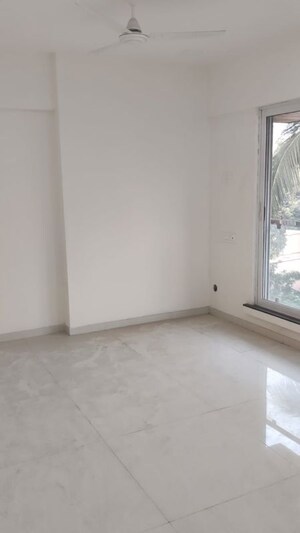 Room in 3 BHK Apartment at Jiten Apartment, Andheri West – for Rent