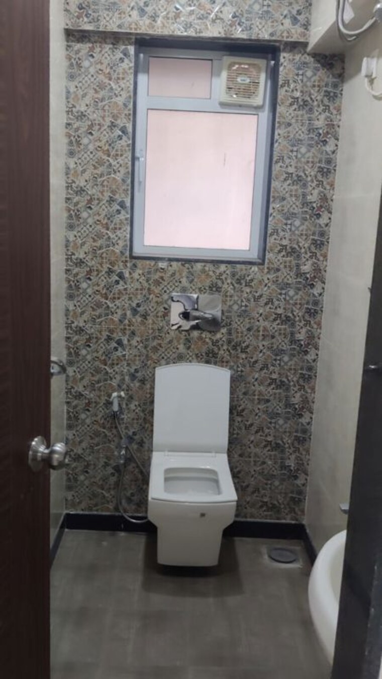 Bathroom, jiten-apartment 3 Bedroom 900 Sq.Ft. Apartment In Andheri West Mumbai 10109190