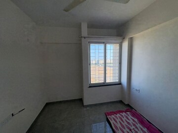 Room in 2 BHK Apartment at Parklane Lifeseasons, Dhanori – for Rent