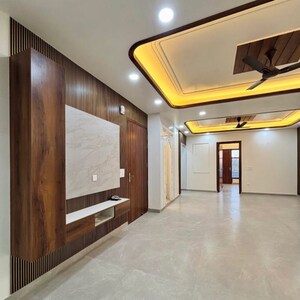 Room in 3 BHK Builder Floor at New Industrial Township 3 – for Rent