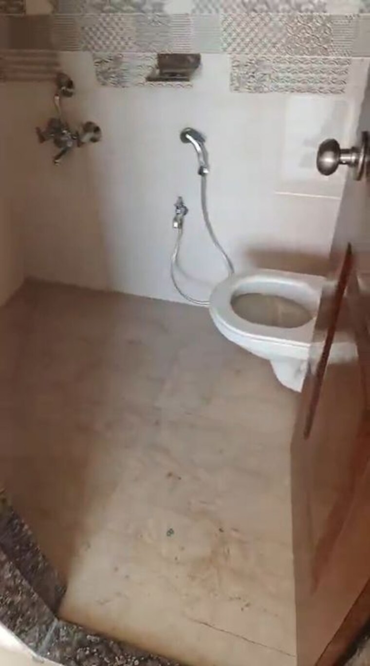 Bathroom, lalbaug 1 Bedroom 400 Sq.Ft. Apartment In Lalbaug Mumbai 10109253
