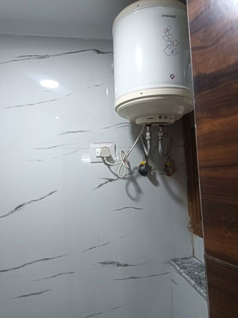 Bathroom, malviya nagar 1 Bedroom 500 Sq.Ft. Builder Floor In Malviya Nagar Delhi 10109260