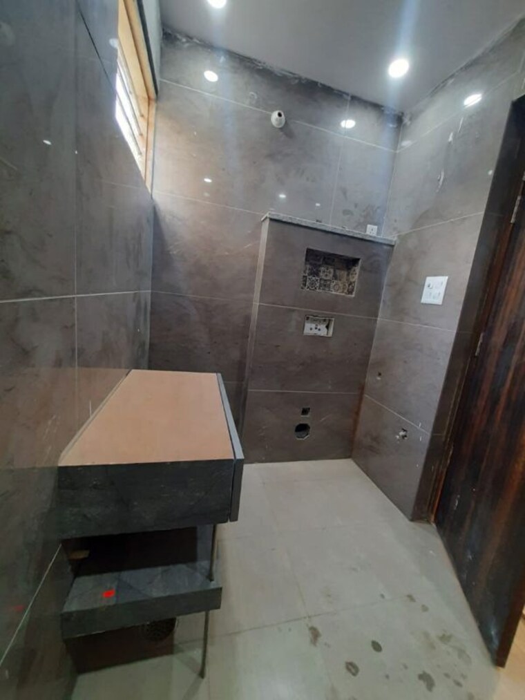 Bathroom, parklands 4 Bedroom 350 Sq.Yd. Builder Floor In Sector 85 Faridabad 10109271