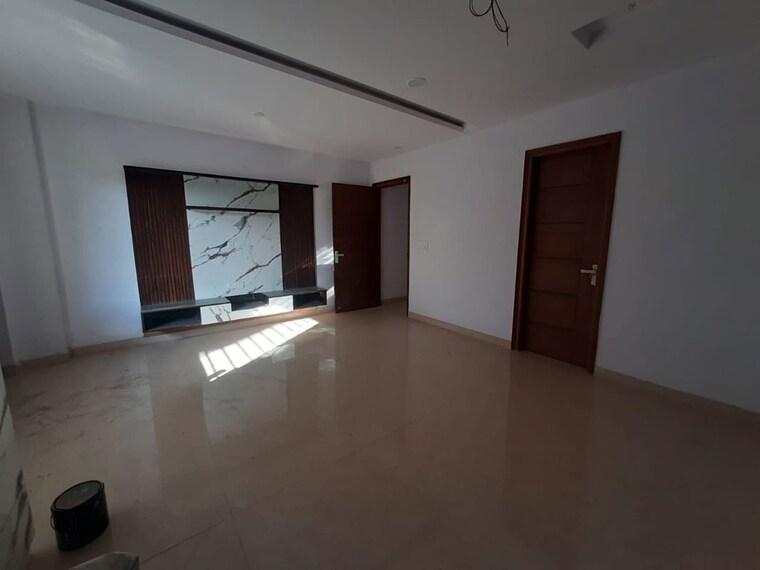 Room, parklands 4 Bedroom 350 Sq.Yd. Builder Floor In Sector 85 Faridabad 10109271