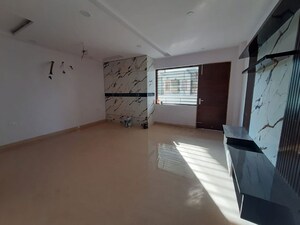 Room in 4 BHK Builder Floor at Parklands, Sector 85 – for Sale