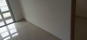 Room in 2 BHK Apartment at Kohinoor Viva City, Dhanori – for Rent