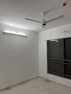 Room in 2 BHK Apartment at Pride Manhattan, Charholi Budruk – for Rent
