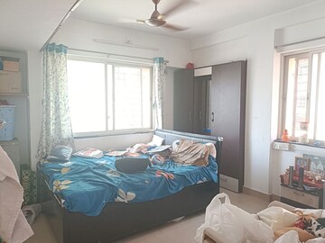 Bedroom in 2 BHK Apartment at Tingre Nagar – for Rent
