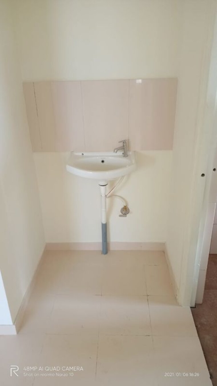 Bathroom, kharadi 1 Bedroom 500 Sq.Ft. Apartment In Kharadi Pune 10109300