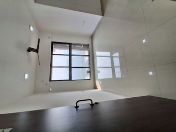 Room in 1 BHK Apartment at UK Iridium, Kandivali East – for Rent