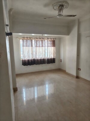 Room in 3 BHK Apartment at RNA Heights, Andheri East – for Rent
