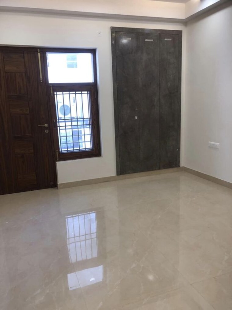 Room, parklands 4 Bedroom 327 Sq.Yd. Builder Floor In Sector 85 Faridabad 10109352