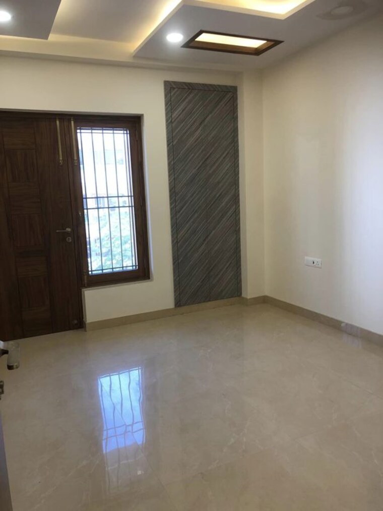 Room, parklands 4 Bedroom 327 Sq.Yd. Builder Floor In Sector 85 Faridabad 10109352