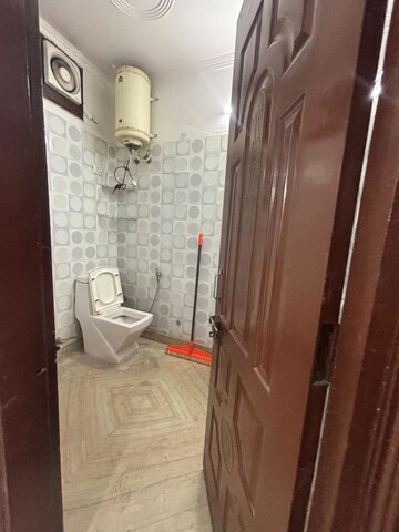 Bathroom in 6+ BHK Independent House at East Of Kailash – for Sale