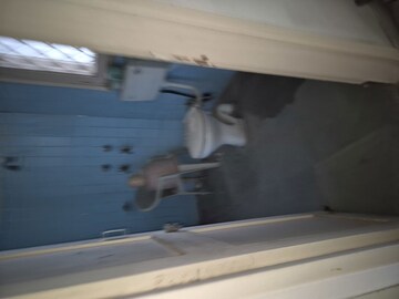 Furnished Amenities in 3.5 BHK Apartment at Mayur Vihar – for Rent