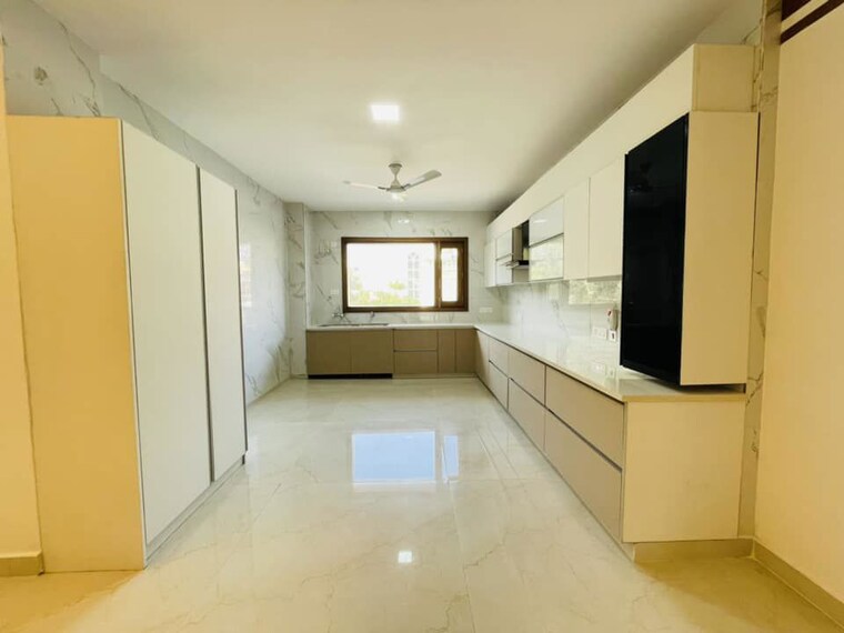 Room, parklands 3 Bedroom 250 Sq.Yd. Builder Floor In Sector 85 Faridabad 10109356