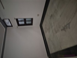 Furnished Amenities in 2.5 BHK Builder Floor at Mayur Vihar – for Rent