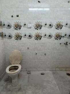 2 BHK + Pooja Room Builder Floor For Rent in RWA Apartments Sector 26