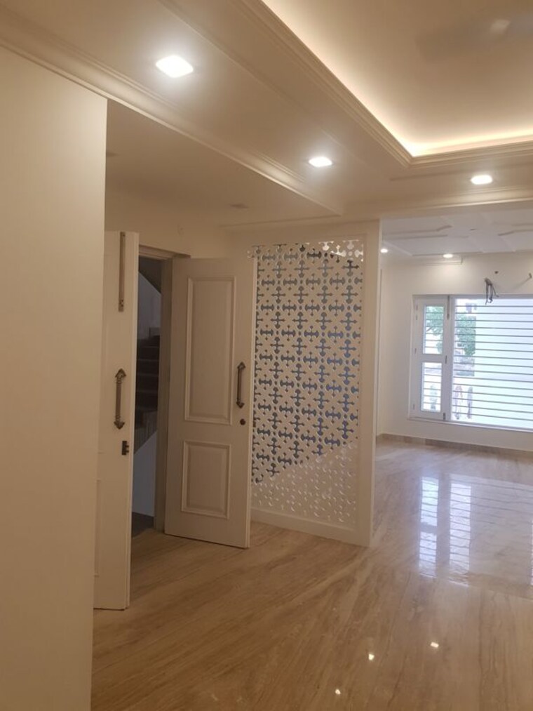 Room, parklands 3 Bedroom 250 Sq.Yd. Builder Floor In Sector 85 Faridabad 10109375
