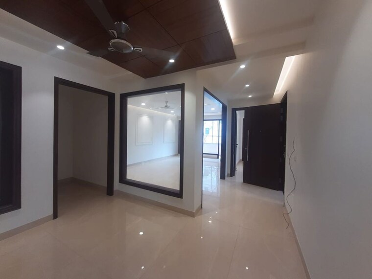 Room, parklands 4 Bedroom 352 Sq.Yd. Builder Floor In Sector 85 Faridabad 10109384