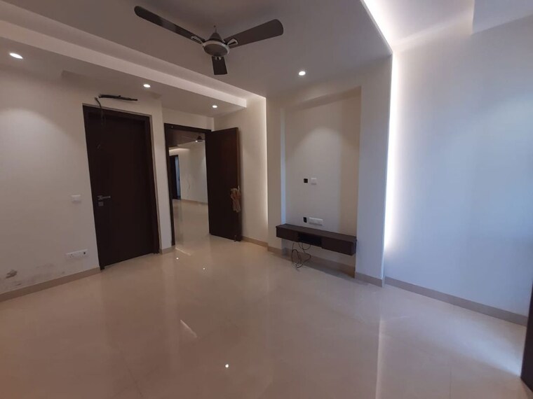 Room, parklands 4 Bedroom 352 Sq.Yd. Builder Floor In Sector 85 Faridabad 10109384