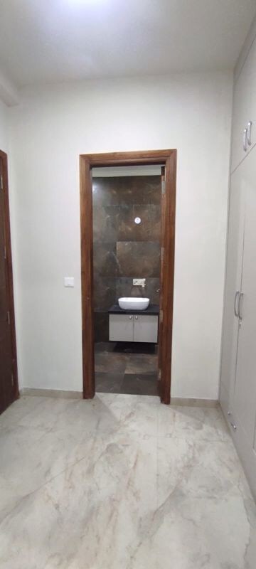 Building Lobby in 3 BHK Builder Floor at BP Homes, Sector 85 – for Sale