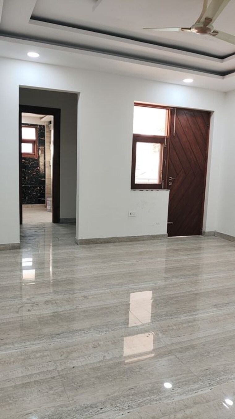 Room, parklands 3 Bedroom 250 Sq.Yd. Builder Floor In Sector 85 Faridabad 10109437